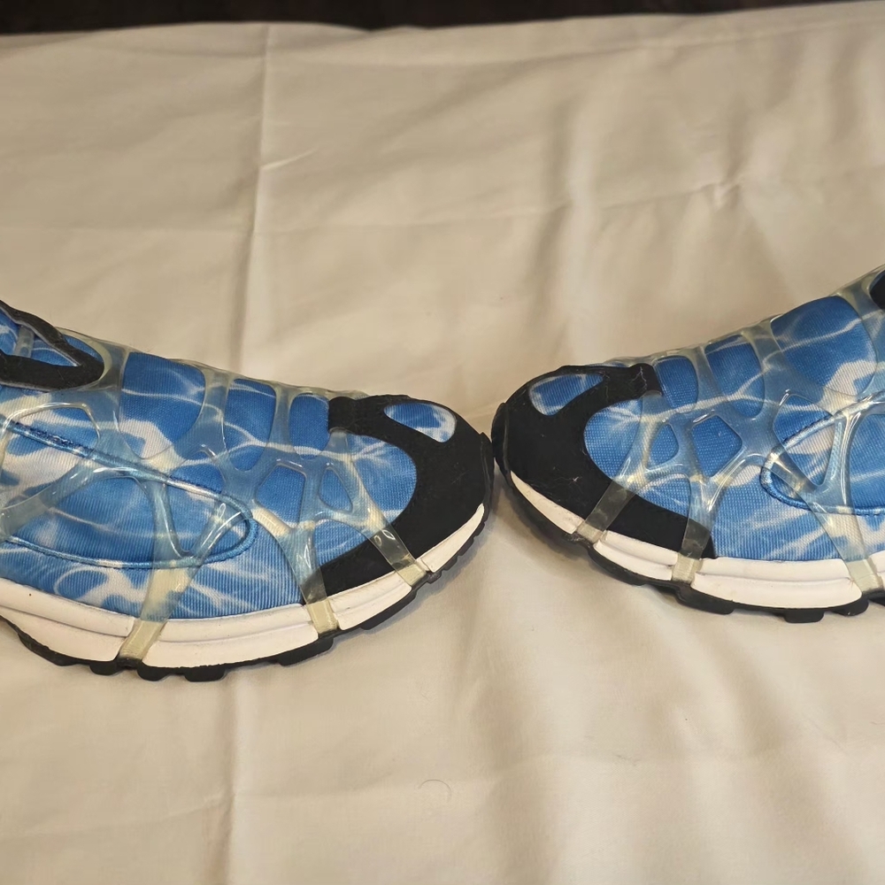 Nike Mens Blue and Black Sneakers - Picture 2 of 4